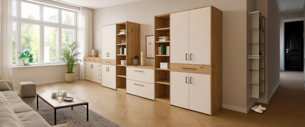 Wohnzimmermöbel bestehend aus Kommode, Regal, Schubkästen und Schränken. Korpus in Artisan Eiche Nachbildung und Front in Farbe Sand.