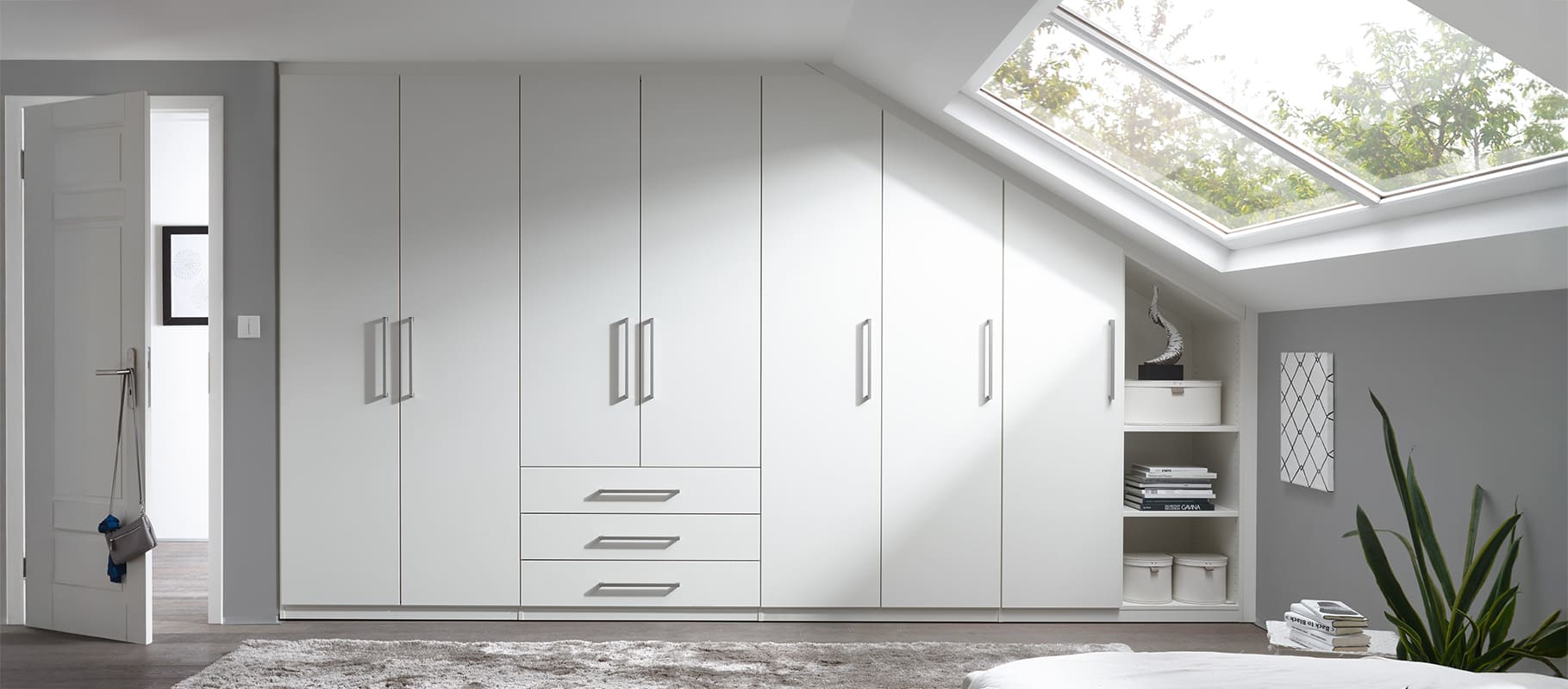Möbel nach Maß | Dachschräge weiß