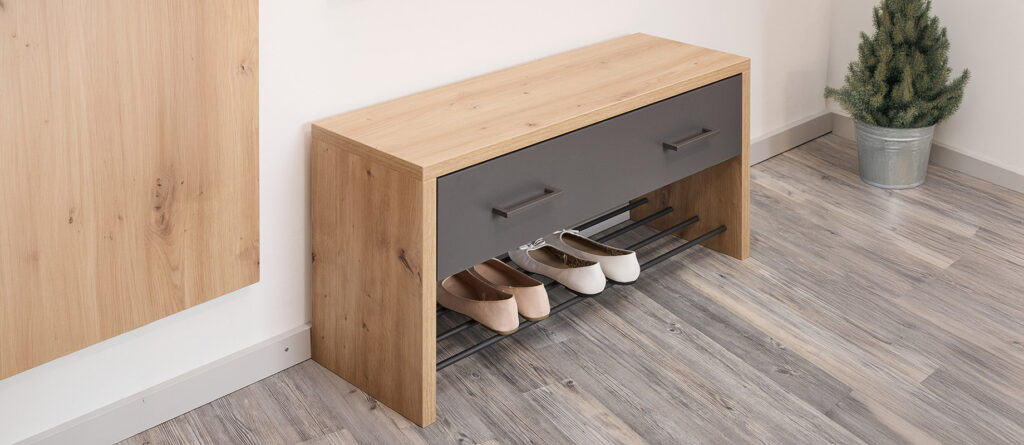 Schuhschrank in Artisan Eiche Nachbildung mit Schubkasten in Schiefergrau.