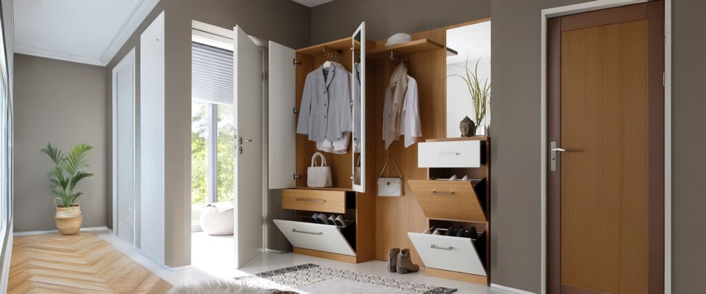 Garderobe offen mit viel Platz für Schuhe