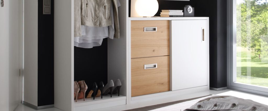 Garderobe Schiebetürensideboard