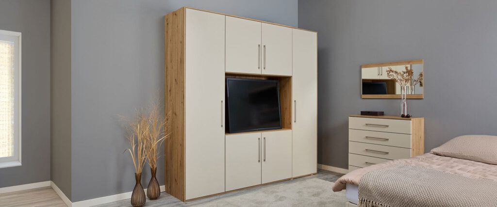 DeLuxe Kleiderschrankkombi mit TV Fach